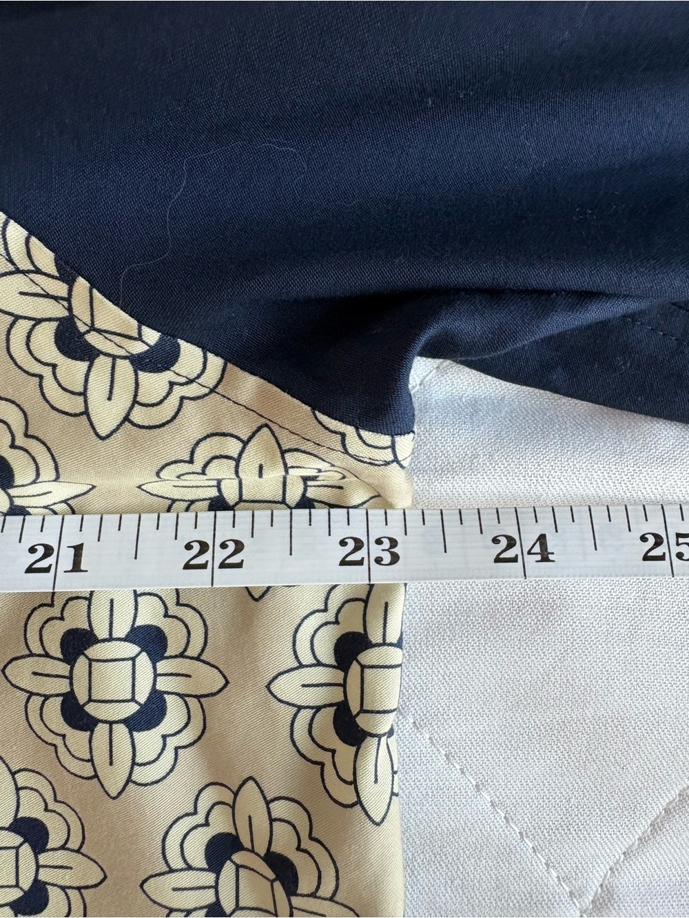 Chico’s Navy Patterned Non Iron Tunic Top - Picture 9 of 11